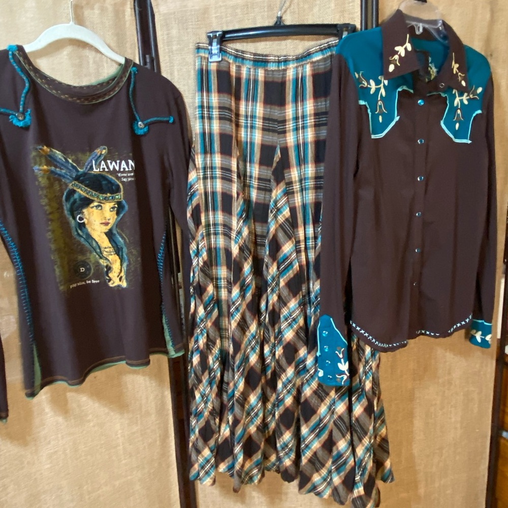 Double D Ranch 3 piece skirt set.